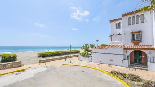 Marina de Casares Casa | Cubo's Beachfront Marina de Casares House