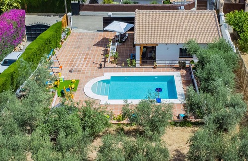 Alhaurín el Grande Cabaña | Cubo's Casa Rural Entre Olivos del Azahar / piscina privada / aire acondicionado / wifi gratis