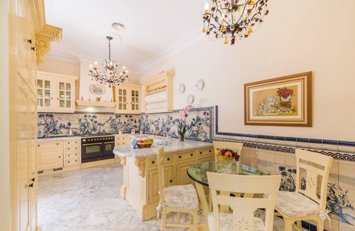 Alhaurín el Grande Chalet De Esquí | Cubo's Casa Manzanares Bijou / piscina privada / exclusiva / wifi gratis