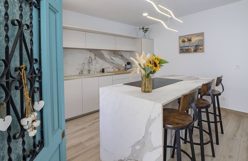 Ojen Chalet De Esquí | Cubo's Casa Mariposa near Marbella / urbano / Marbella / terraza / wifi gratis