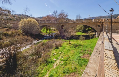 El Burgo Apartamento | Cubo's El Burgo Old Town Apartment / wifi gratis / ruta de montaña