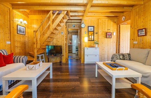 Alhaurín el Grande Cabaña | Cubo's Finca La Biznaga / piscina privada / casa de madera