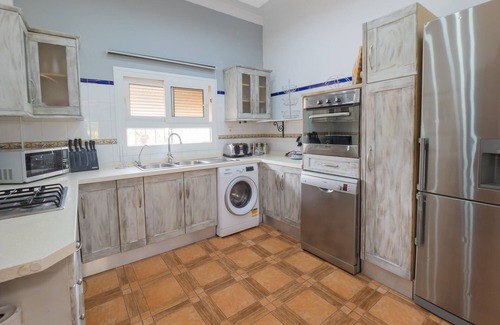 Alhaurín el Grande Villa | Cubo's Villa Las Palmeras Altas Family / piscina privada / aire acondicionado / zona para niños / wifi gratis