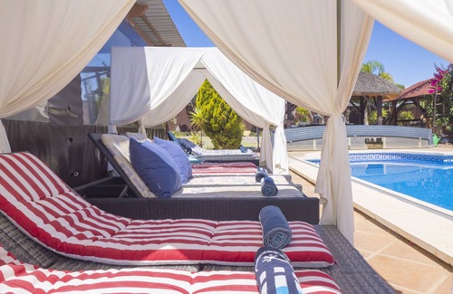 Alhaurín el Grande Villa | Cubo's Villa Las Palmeras Altas Family / piscina privada / aire acondicionado / zona para niños / wifi gratis