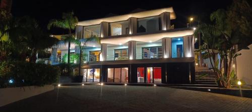 Alhaurín el Grande Villa | Cubo's Villa Le Corbusier