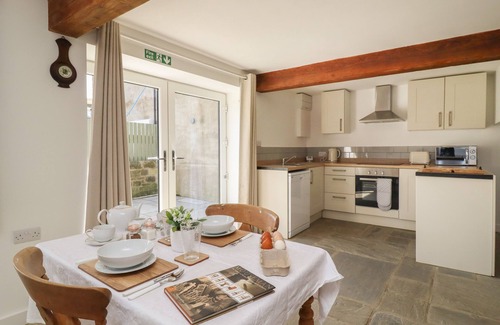 Ogden Casa | CUCKOO COTTAGE, pet friendly, character holiday cottage in Oxenhope