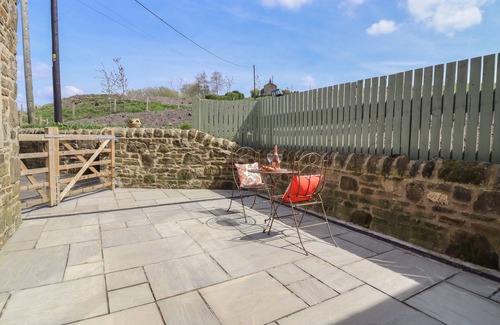 Ogden Casa | CUCKOO COTTAGE, pet friendly, character holiday cottage in Oxenhope