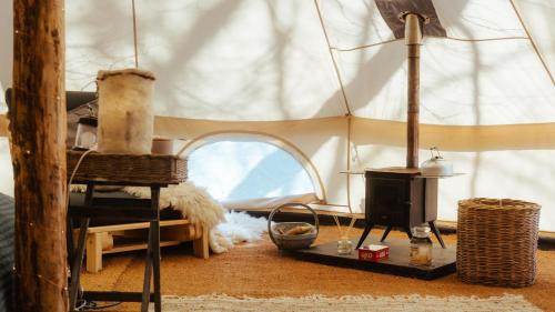 Dolanog Otro | Cuddfan Bach (The Little Hideaway) at Camp Plas
