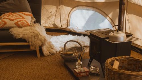 Dolanog Otro | Cuddfan Bach (The Little Hideaway) at Camp Plas