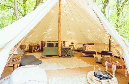 Dolanog Otro | Cuddfan Bach (The Little Hideaway) at Camp Plas