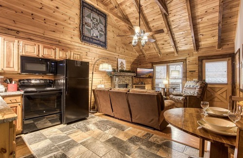 Pigeon Forge Cabina | Cuddlin' Up, Er209 - Luxury At Its Finest And Location That Can't Be Beat! 2 Bedroom Cabin by RedAwning