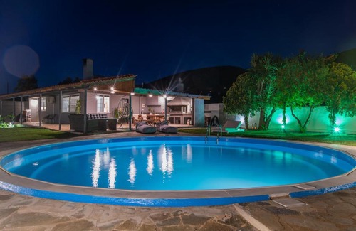 Kalyvia Thorikou Casa | Cuervo Poolside Villa
