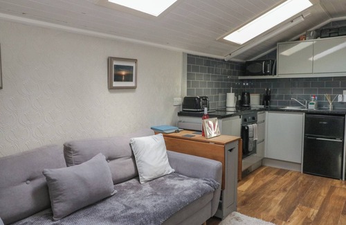 Arisaig Cabaña | CUILLIN VIEW APARTMENT, pet friendly, with a garden in Arisaig