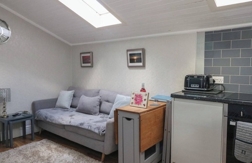 Arisaig Cabaña | CUILLIN VIEW APARTMENT, pet friendly, with a garden in Arisaig
