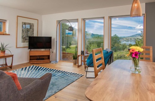 Portree Casa | Cuillrigh - Luxury house, loch & mountain views