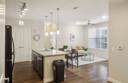 Southeast Houston Apartamento | Cullen 4202 I New Construction 2Bd Apt I Gated