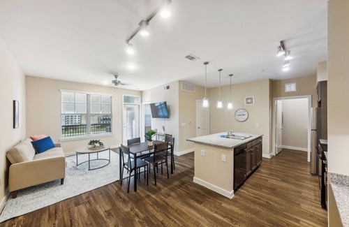 Southeast Houston Apartamento | Cullen 6103 I New Construction 1Bd Apt I Gated