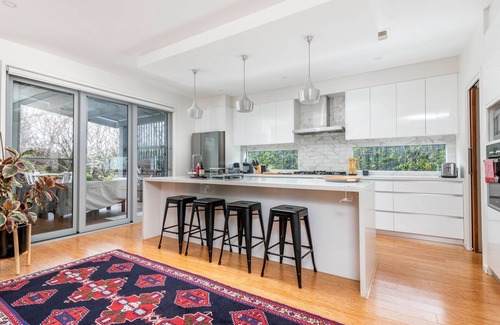 Wright Casa | Cullen Stay Calm Connected Convenient