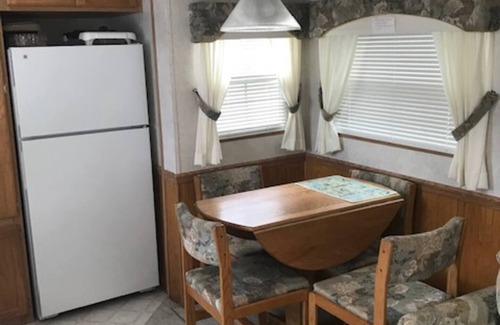 Lindell Beach Casa | CULTUS LAKE TIME