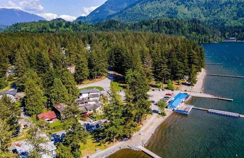 Cultus Lake Cabina | Cultus Lake Waterfront Cabin
