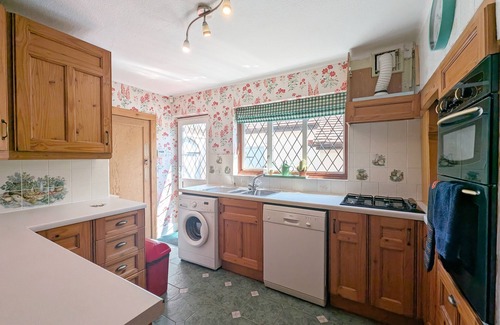 Felpham Cabaña | Culver End - Felpham - a cottage that sleeps 6 guests in 3 bedrooms