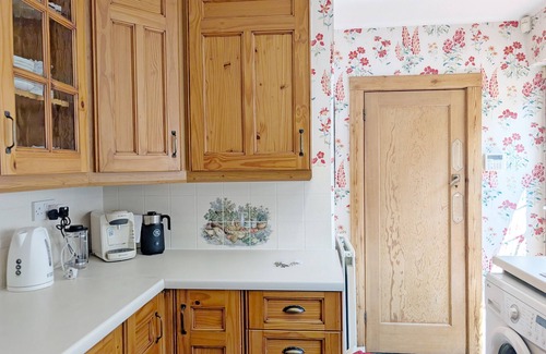 Felpham Cabaña | Culver End - Felpham - a cottage that sleeps 6 guests in 3 bedrooms