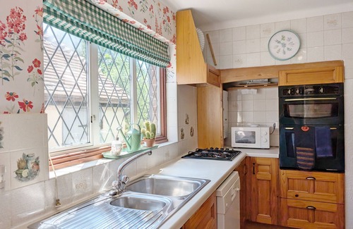 Felpham Cabaña | Culver End - Felpham - a cottage that sleeps 6 guests in 3 bedrooms