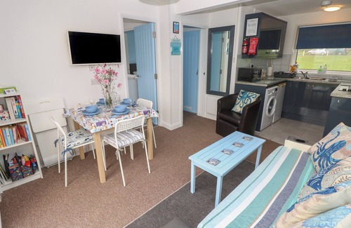 Sandown Cabaña | CULVER VIEW, family friendly, with a garden in Sandown