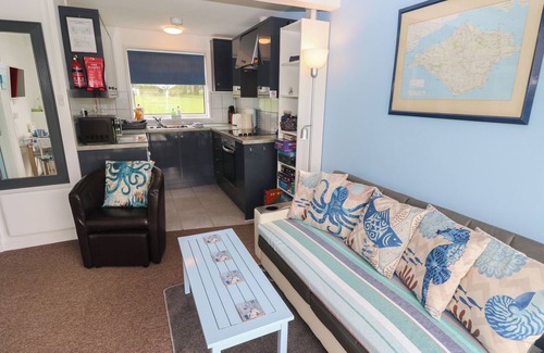Sandown Cabaña | CULVER VIEW, family friendly, with a garden in Sandown
