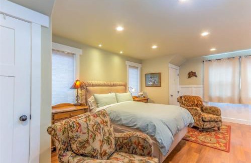 River West Casa | Cumberland Bungalow walking distance to downtown