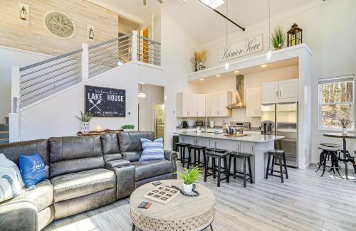 Sloans Valley Casa | Cumberland Lake Retreat Furnished Deck and Grill!