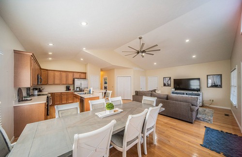 Grand Rivers Casa | Cumberland River Cottage - Walk to downtown Grand Rivers!