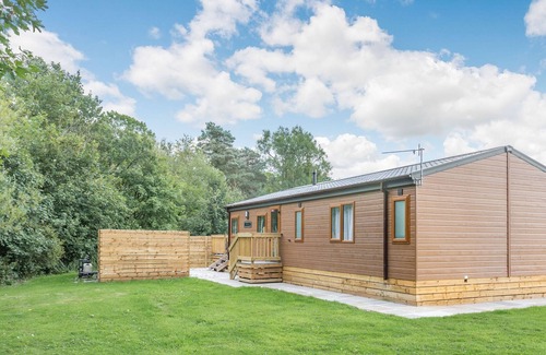 Kiplin Cabina | CUMBRIA, family friendly, with hot tub in Scorton, Richmond