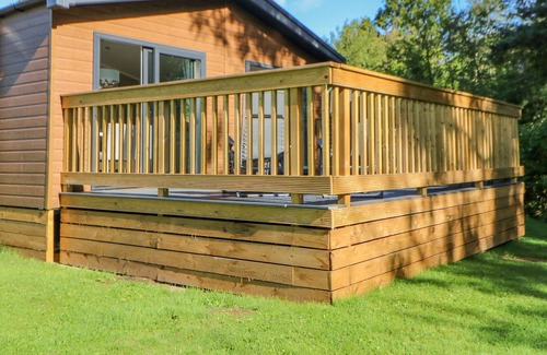 Kiplin Cabina | CUMBRIA, family friendly, with hot tub in Scorton, Richmond