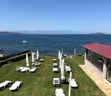 Ayvalik Cama Y Desayuno | Cunda Sea-View Stone Cottage & Private Beach