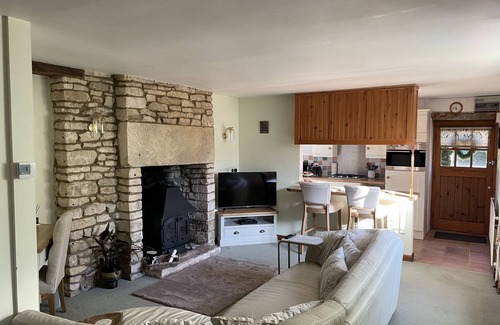Nailsworth Cabaña | Cupcake Cottage - Quintessential Cotswold Cottage