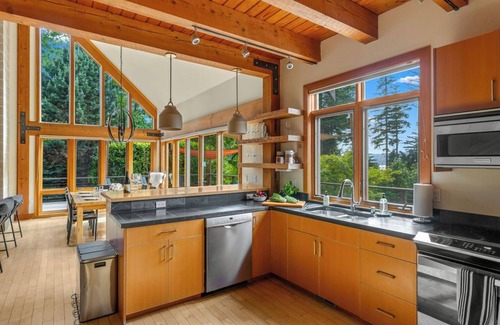 Stevenson Casa | Curated art, luxe linens & indoor-outdoor fireplaces.