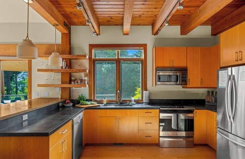 Stevenson Casa | Curated art, luxe linens & indoor-outdoor fireplaces.
