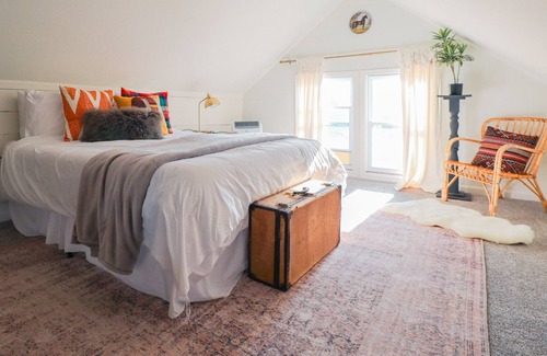 Aksarben - Elmwood Park Casa | Curated Craftsman Charm in the Heart of Omaha