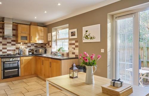 Cheltenham Casa | Curb Properties - Gorgeous 3 Bedroom House Close To Town Centre