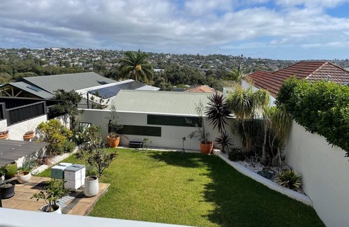 Curl Curl Cabaña | Curl Curl beach cottage.