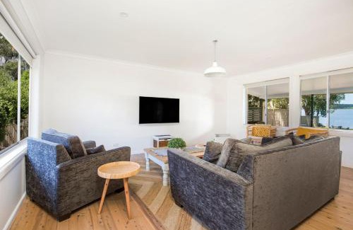 Culburra Beach Casa | Curleys Outlook I Pet Friendly Waterfront