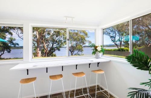 Culburra Beach Casa | Curleys Outlook I Pet Friendly Waterfront
