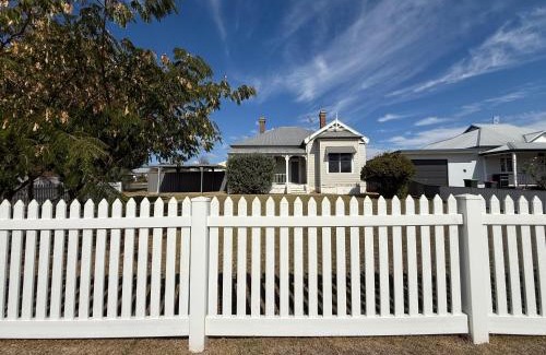 Young Apartamento | Currawong Corner Cottage