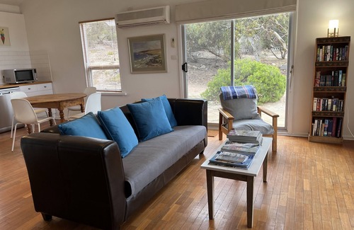Carrickalinga Cabaña | CURROLGA Elevated Seaviews, Tranquil Coastal Retreat Rolling hills, Dogs welcome