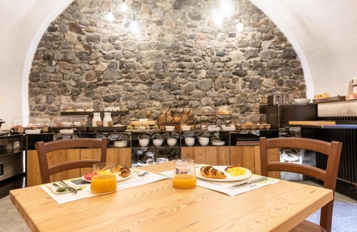 Tirano Hotel | Curt di Clement Eco Mobility Hotel