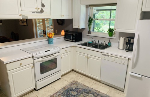 Southside Casa | Cush Jax Baymeadows Ranch, Close to Everything!