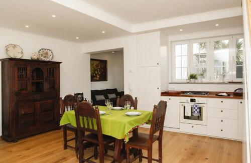 Estoril Apartamento | Cushy Apartment with garden in Estoril