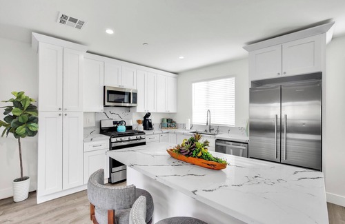 Hawthorne Apartamento | Cushy New Condo Oasis -Near Beaches & Sofi Stadium