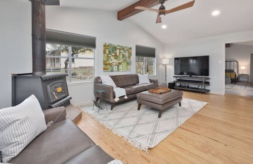 Spicewood Casa | Custom 2/2 lakefront cottage on 2 Acres W Views!